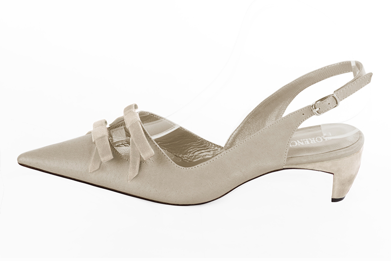Champagne white women's open back shoes, with a knot. Pointed toe. Low comma heels. Profile view - Florence KOOIJMAN